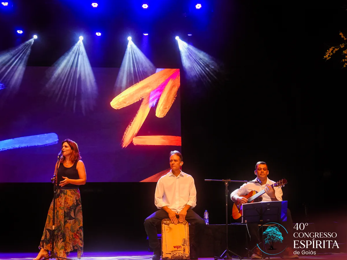 Apresentação artística no palco do Congresso Espírita de Goiás
